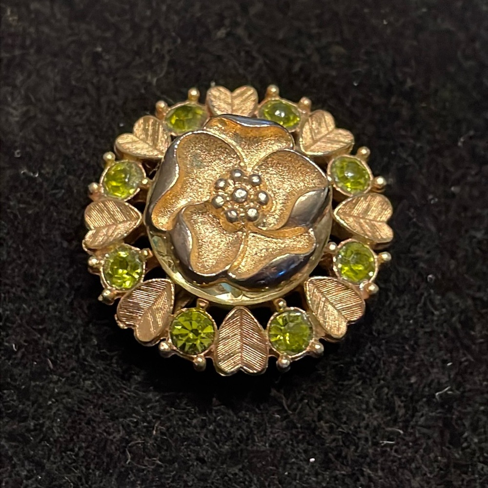 Vintage Avon brooch/necklace pendant.